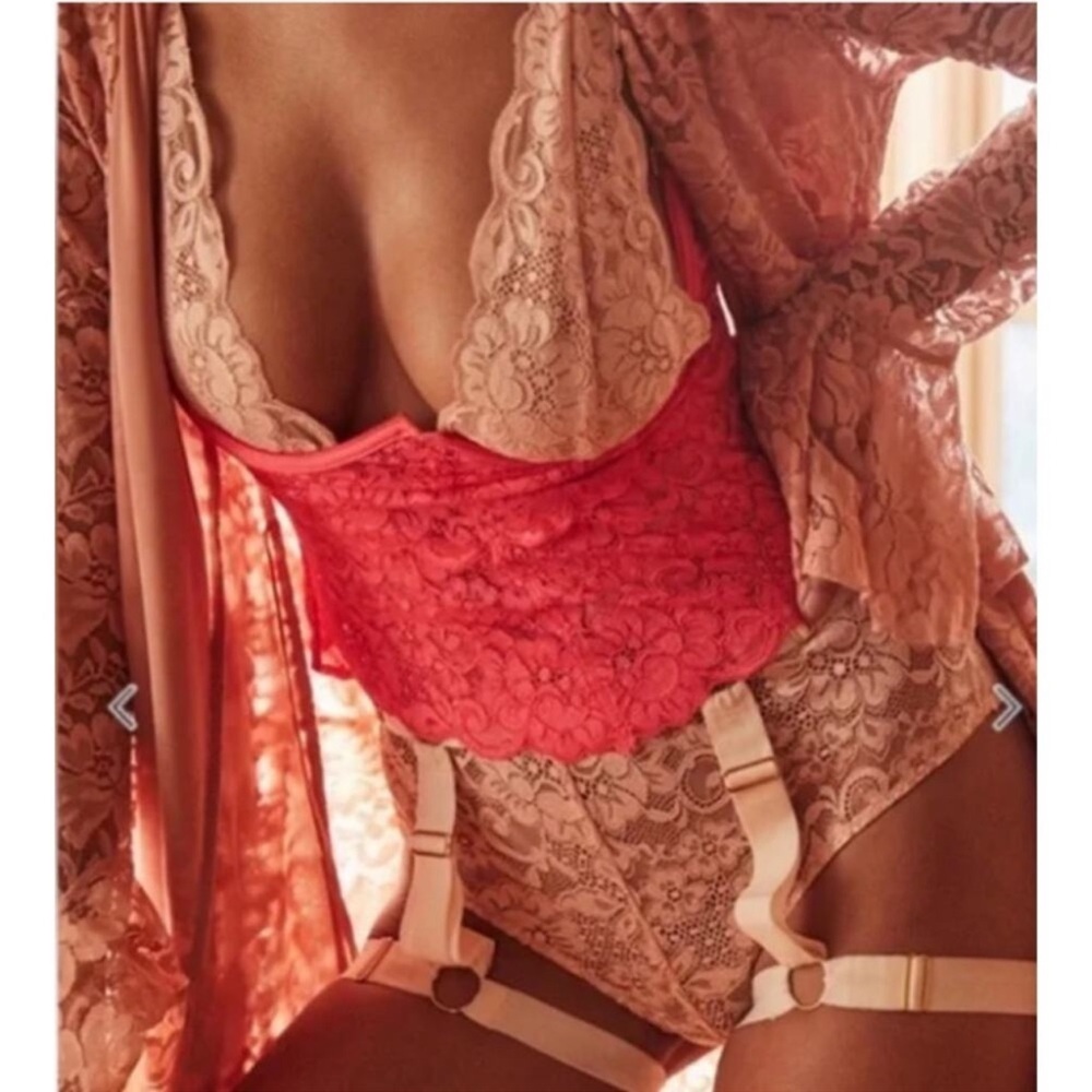 We Are HAH Free People Busta Move Hot Pink Lace Bustier Corset Size Medium Top - Picture 3 of 14